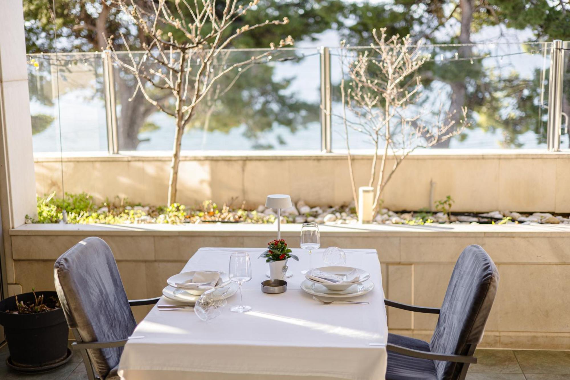 Rogac Rooms & Restaurant 奥米什 外观 照片