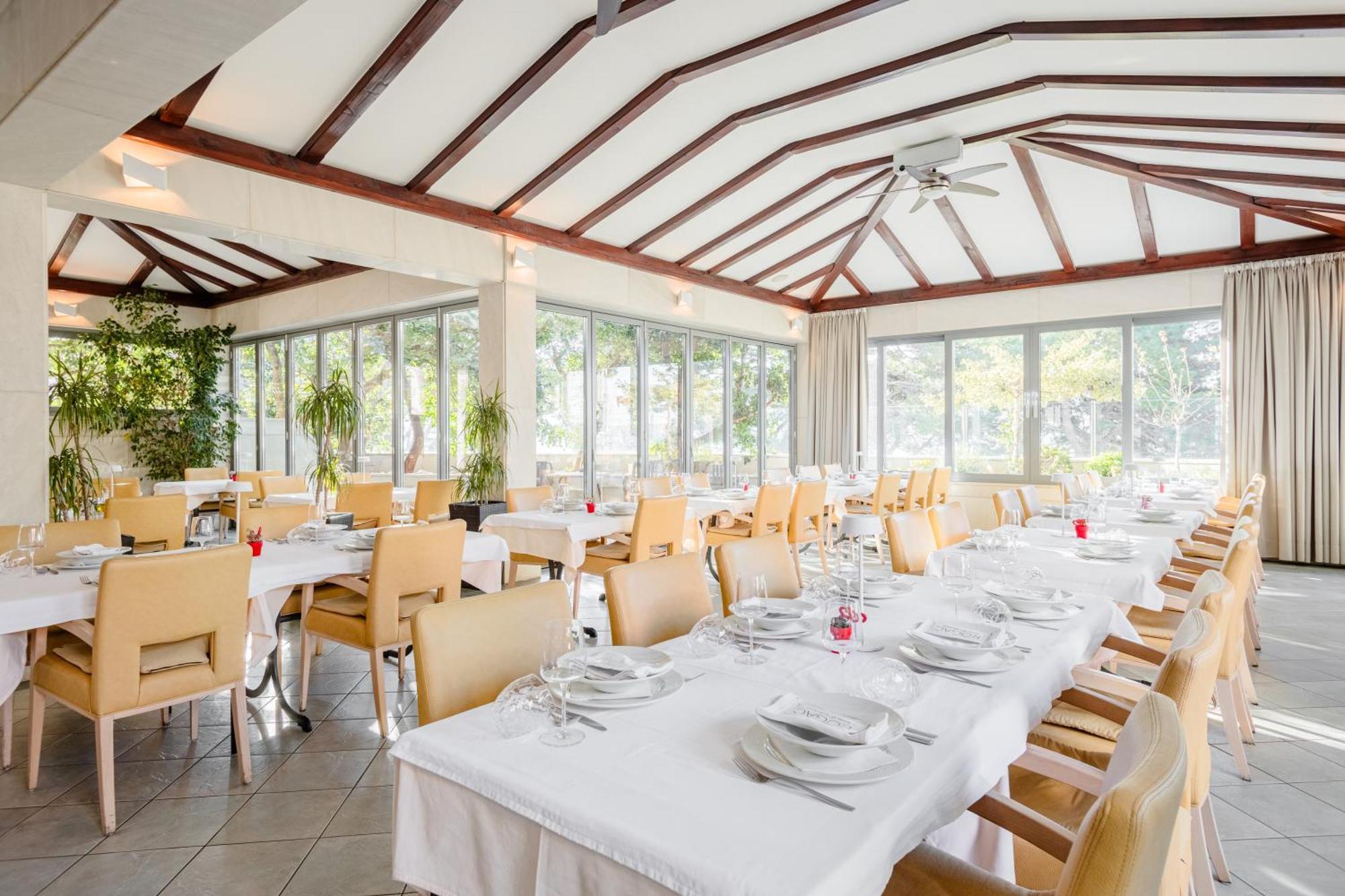 Rogac Rooms & Restaurant 奥米什 外观 照片