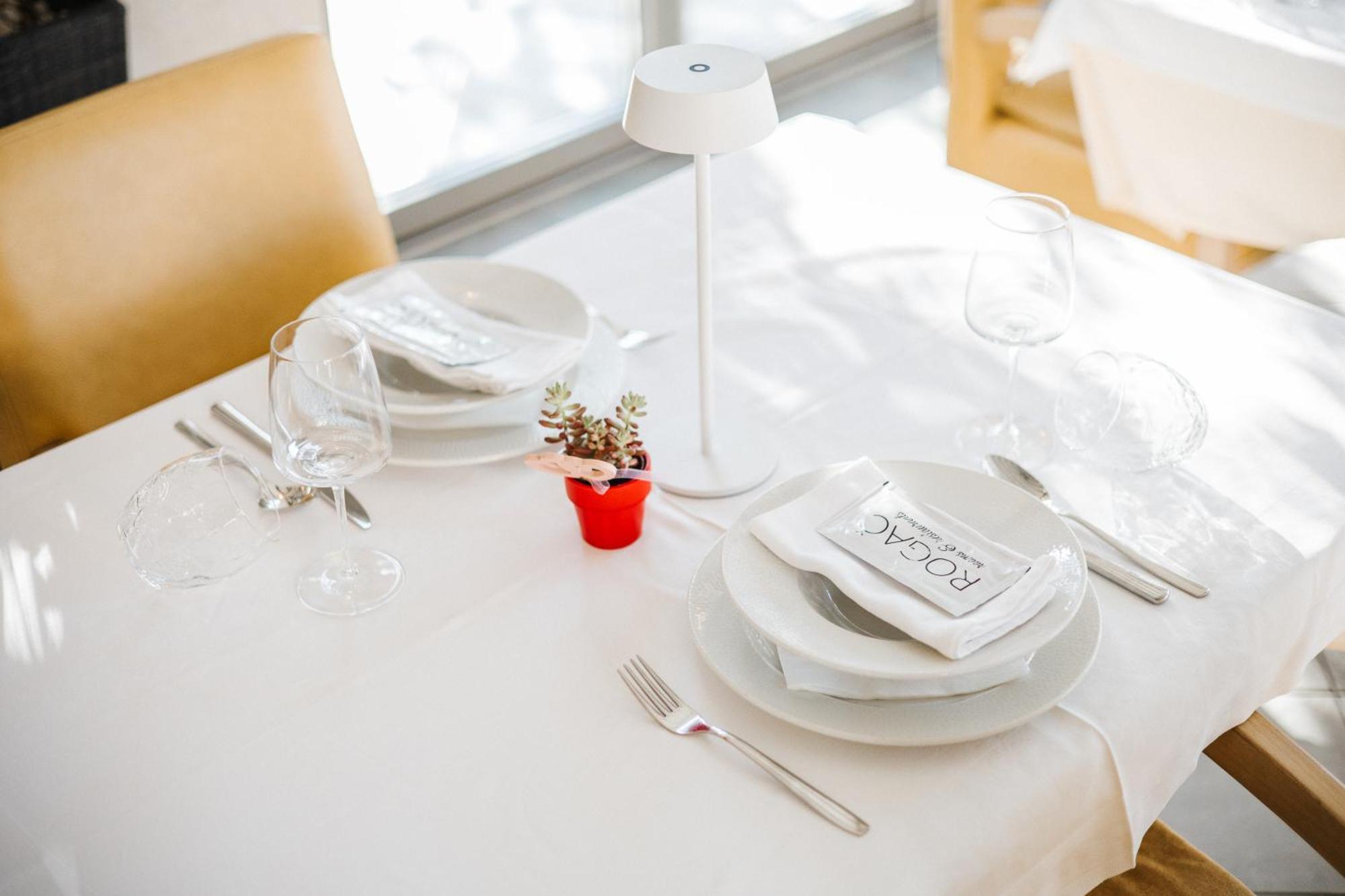 Rogac Rooms & Restaurant 奥米什 外观 照片